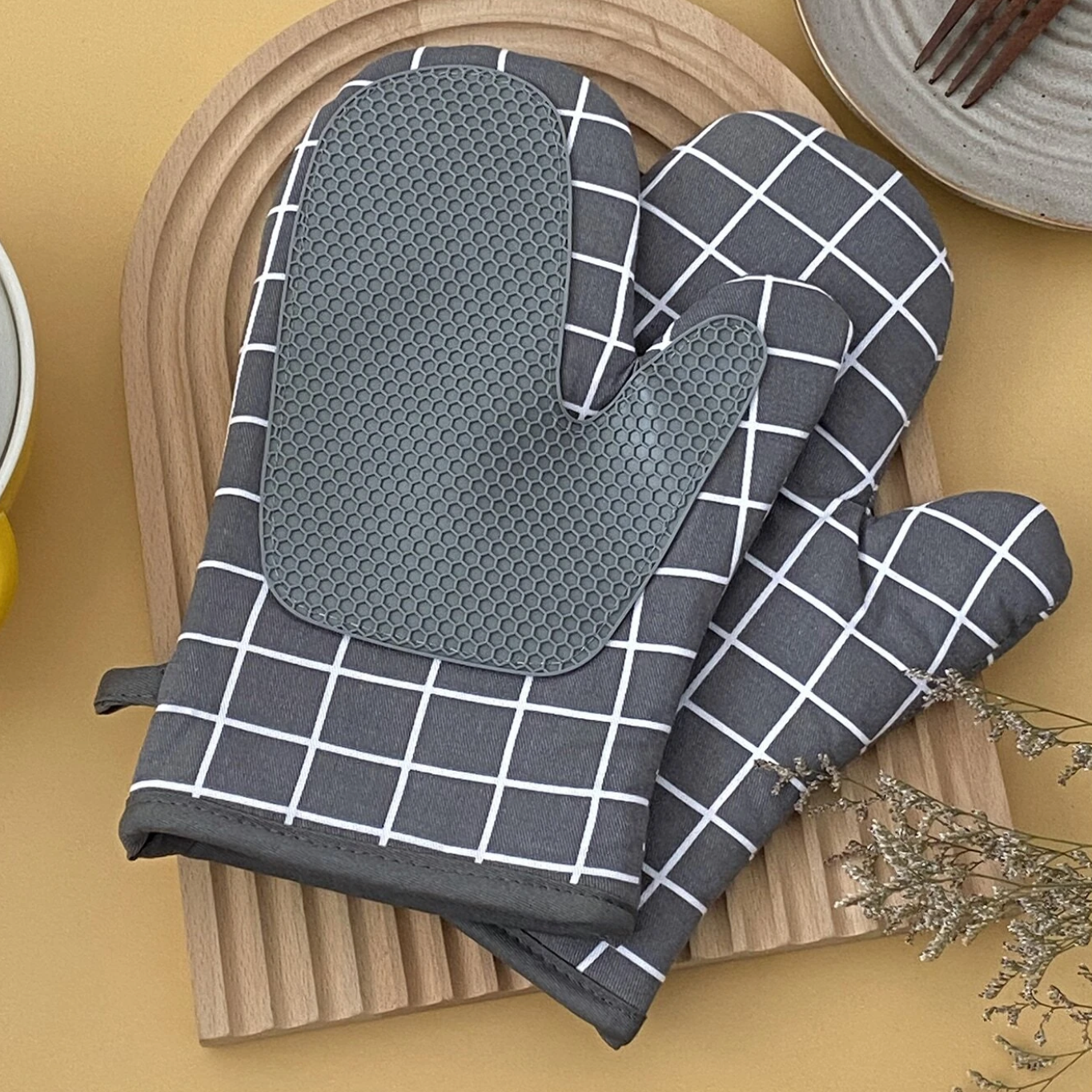 Mitten with Silicon Exterior