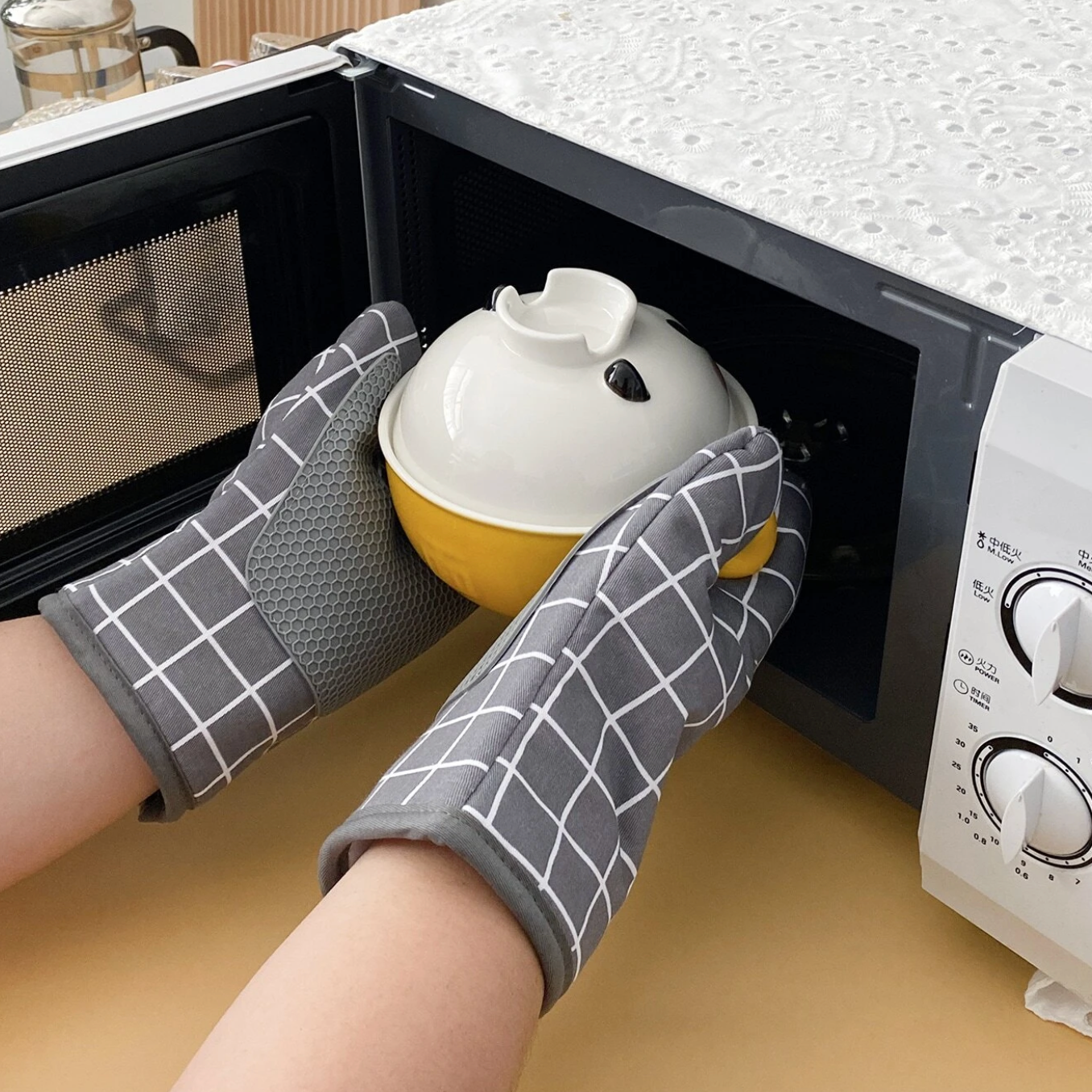 Mitten with Silicon Exterior