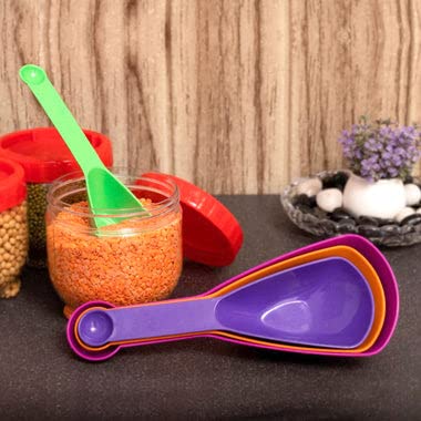 Plastic Measuring Cups (Set of 4)