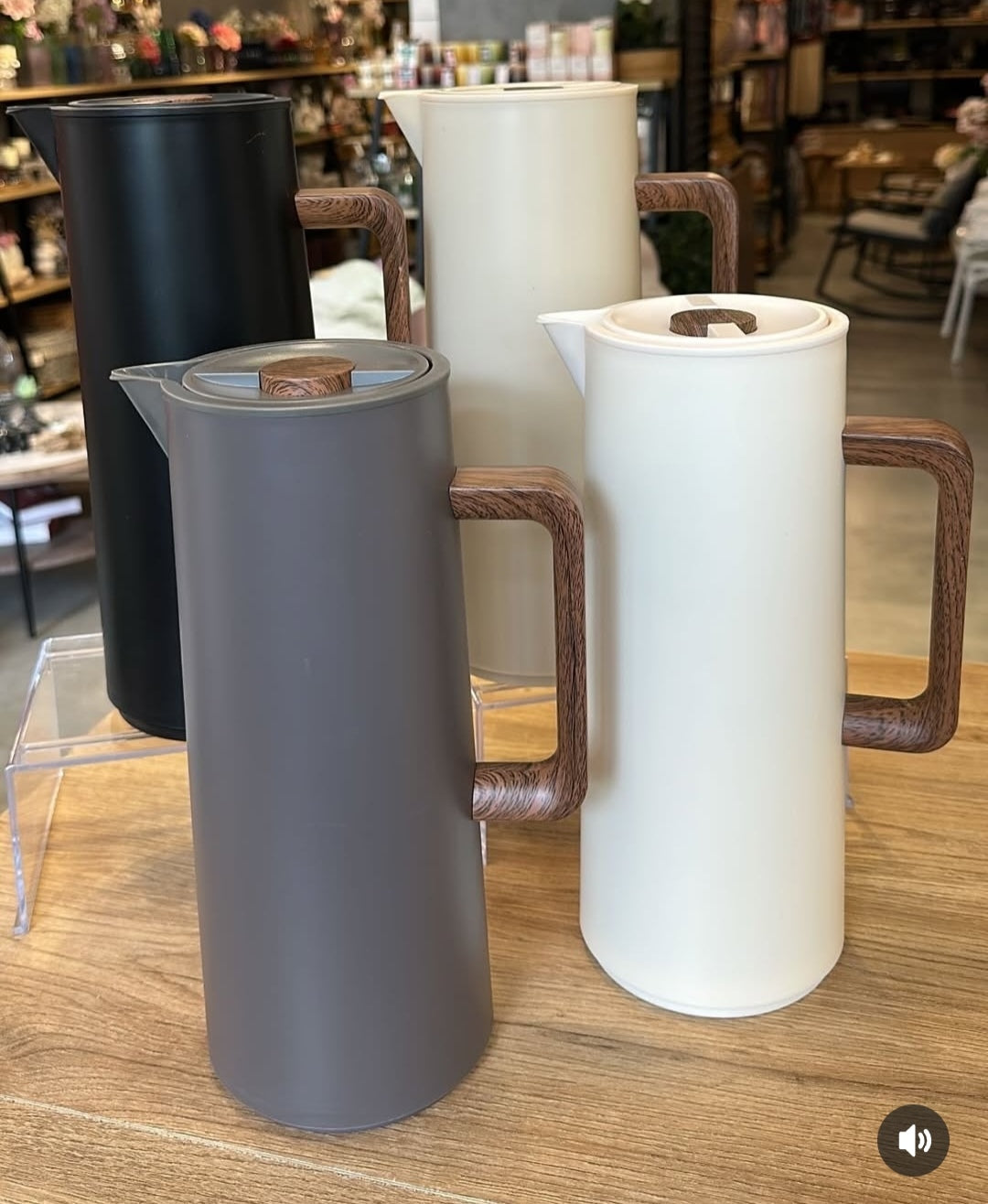 Dosthoff Carafe with Easy Press Button 1L wood handle